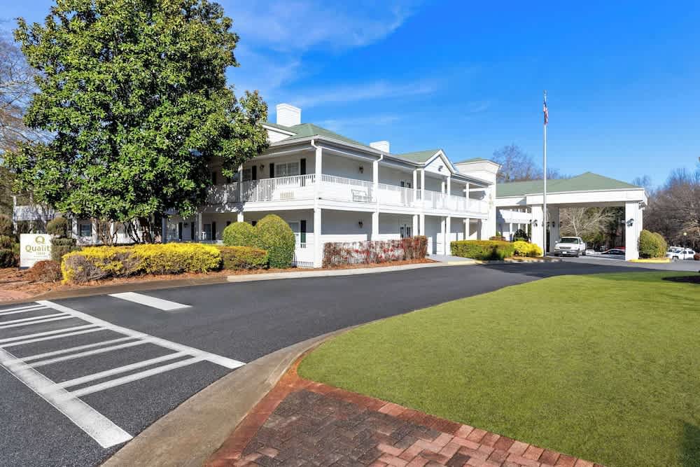 Quality Inn Fayetteville Near Historic Downtown Square 1