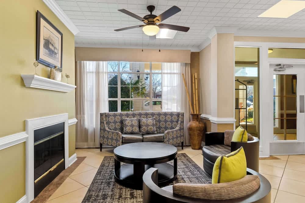 Quality Inn Fayetteville Near Historic Downtown Square 5