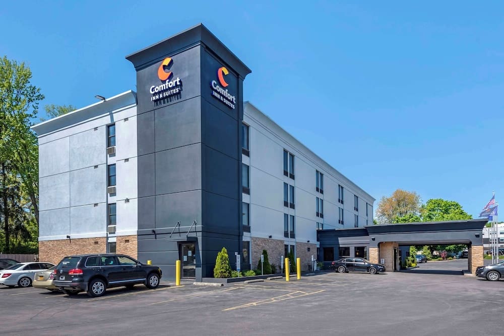 Comfort Inn & Suites Liverpool - Syracuse North 1