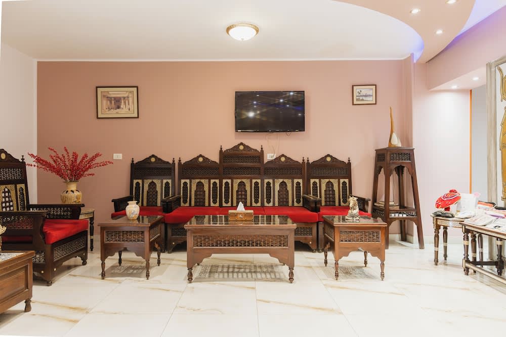 Jimmy Pyramids Hotel 4