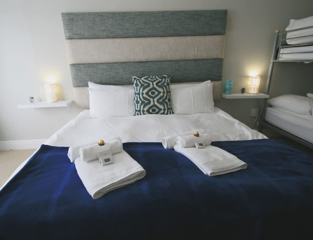 Fly Me To The Moon Guesthouse 4