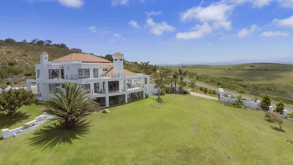 Fly Me To The Moon Guesthouse 1