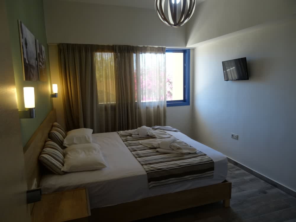 Horizon Beach Hotel 2