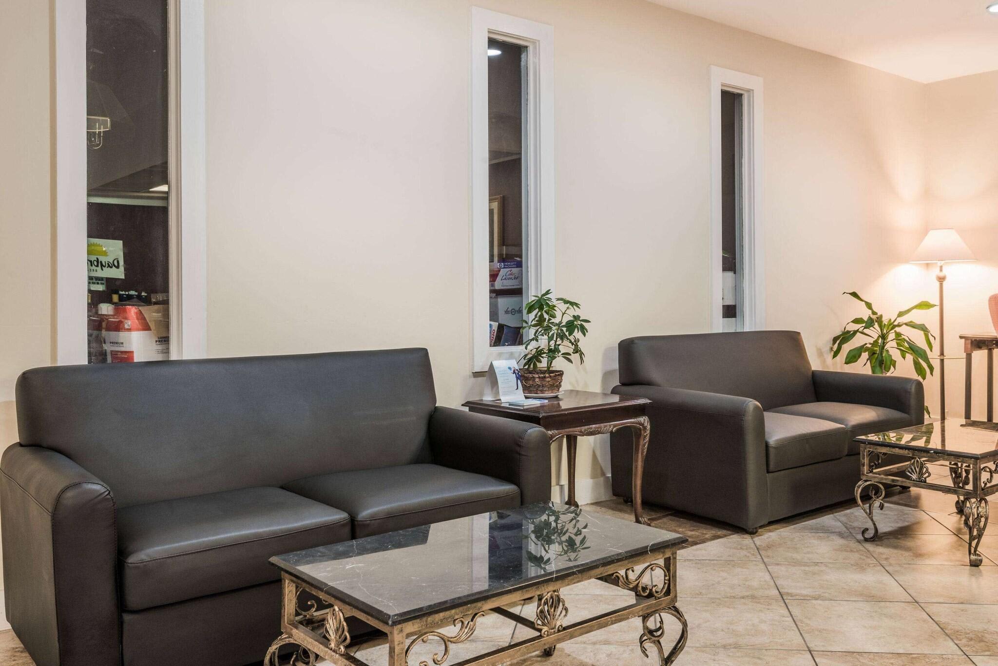 Ramada by Wyndham Lumberton 2