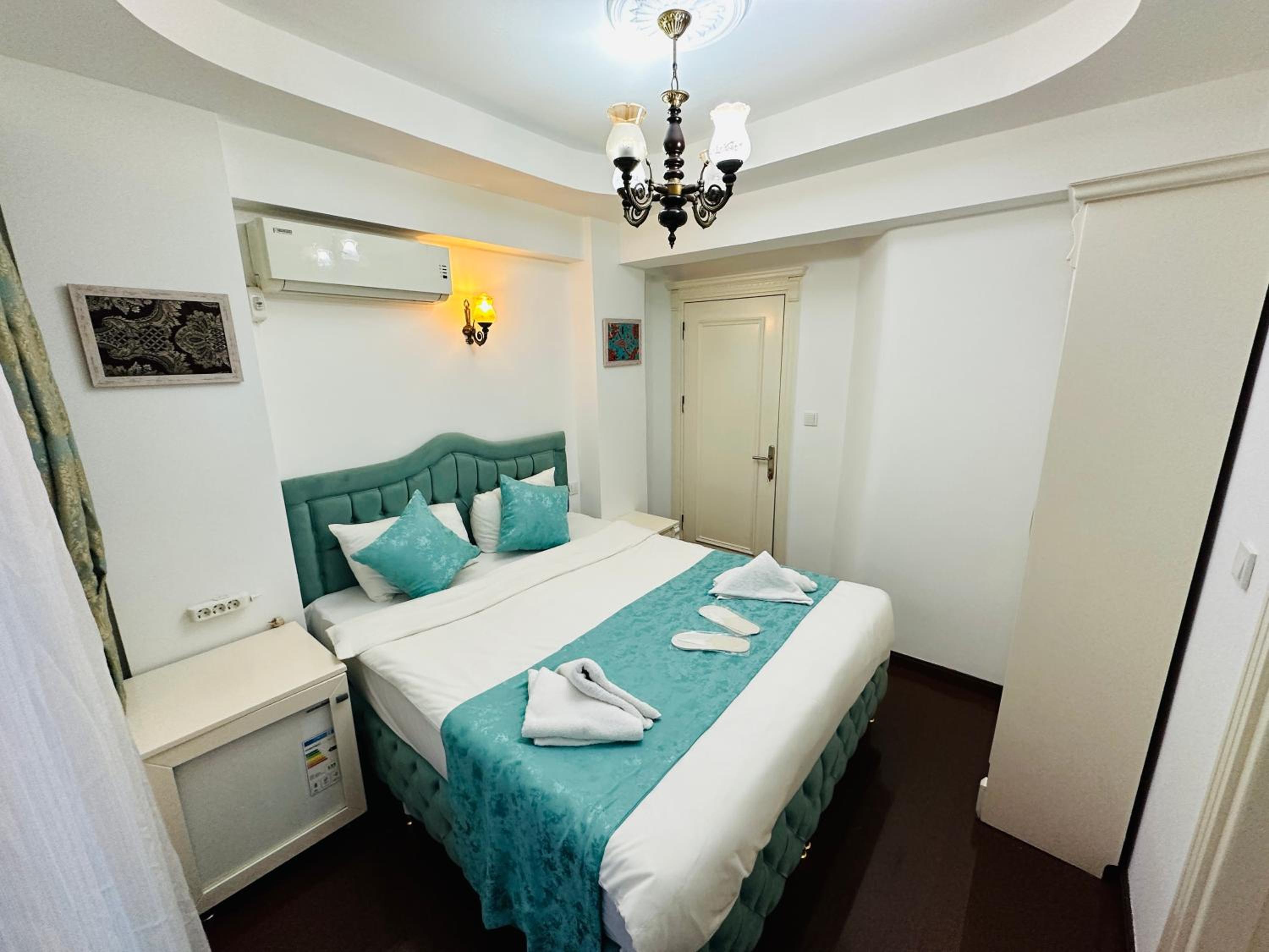 La Petite Maison Hotel 2