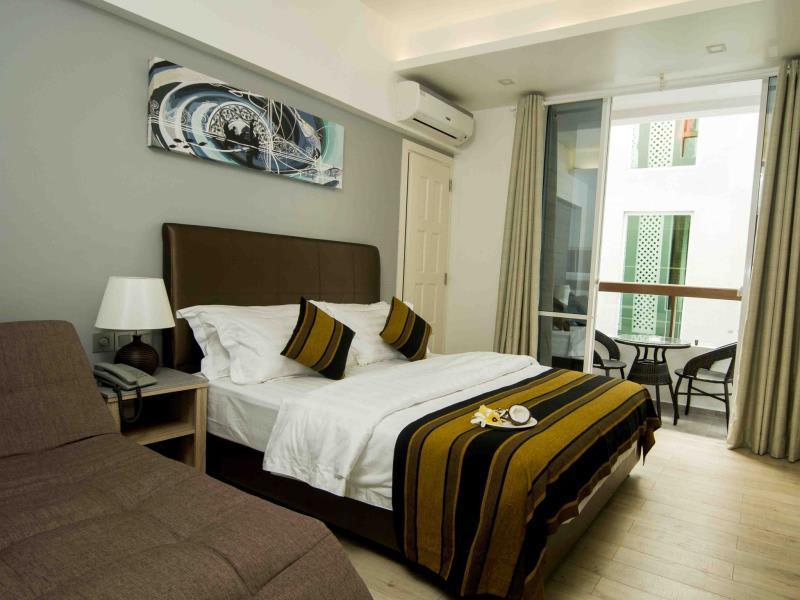 Coconut Tree Hulhuvilla Beach 4