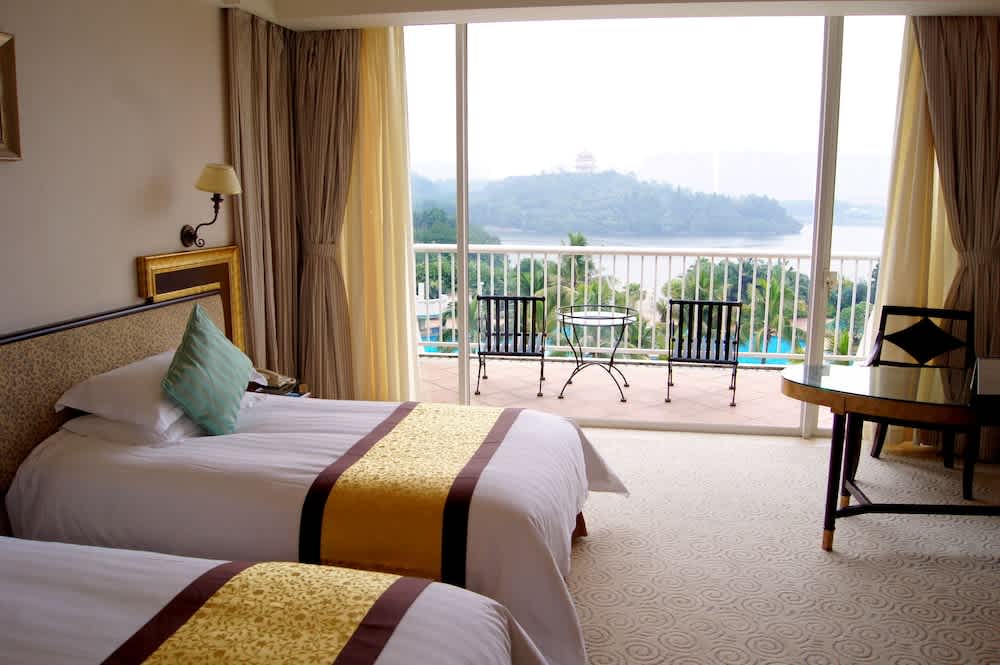 Dongguan MCB Lake Hotel 2