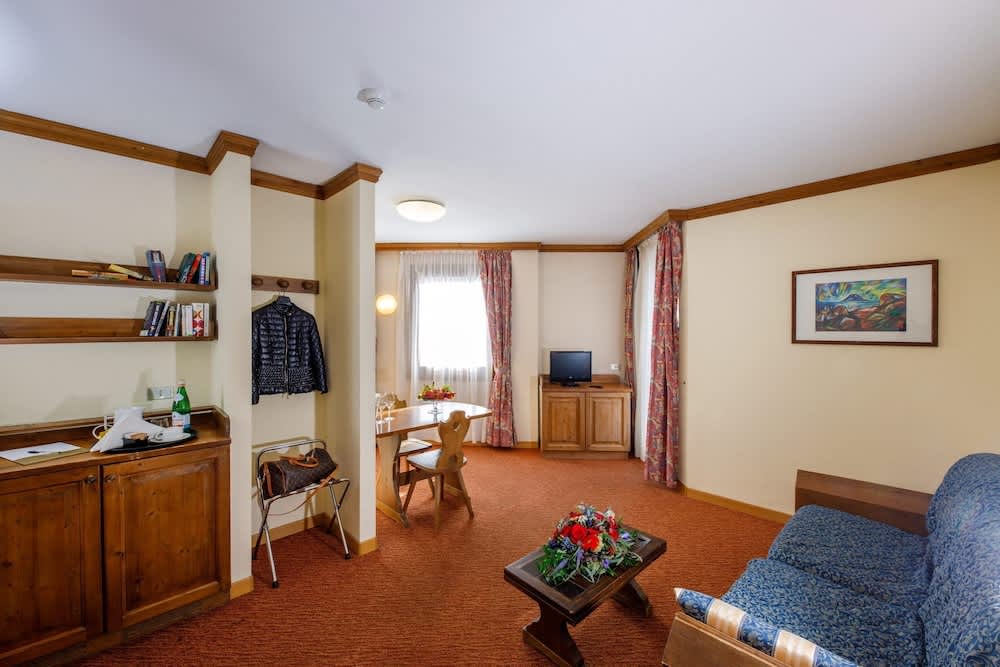 Hotel Alaska Cortina 5