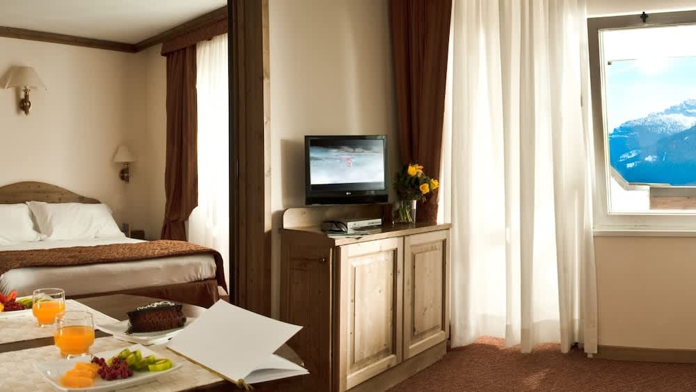 Hotel Alaska Cortina 4