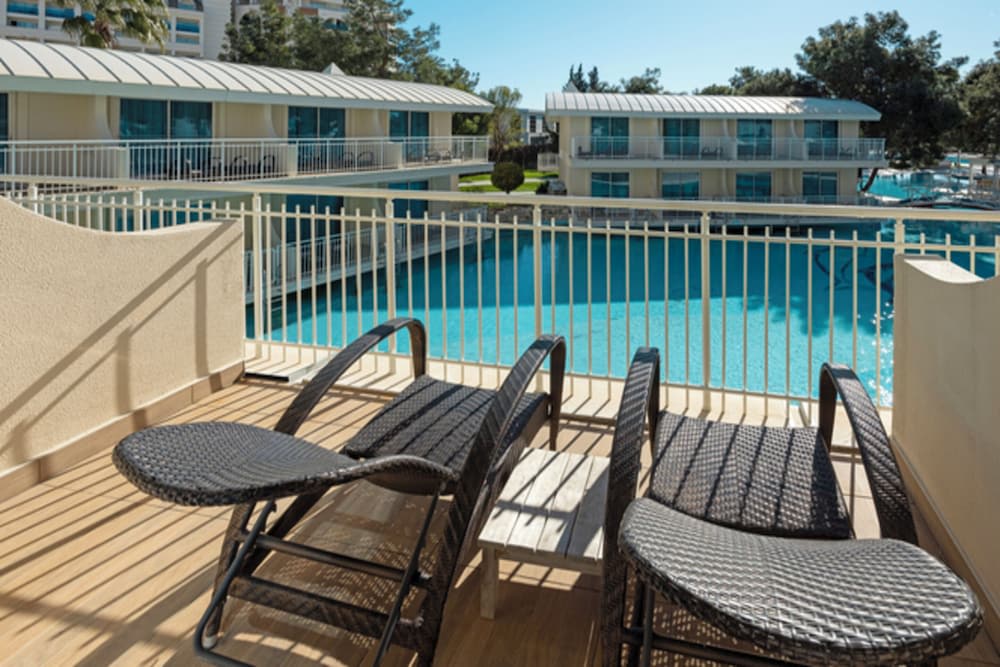 Titanic Deluxe Lara 5