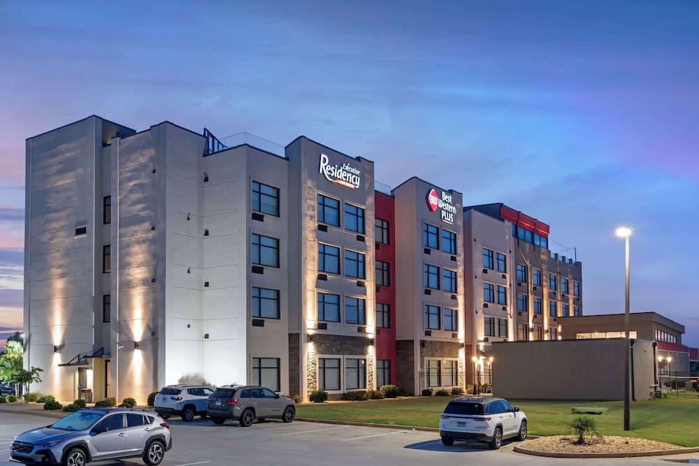 Best Western Plus Executive Residency Rigby's Water World Hotel 1