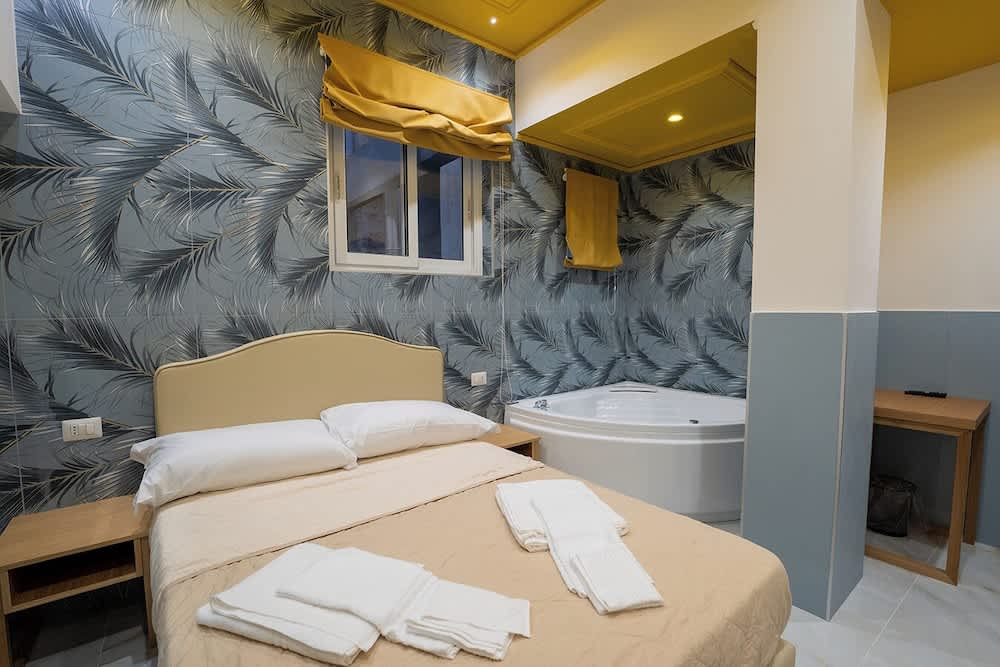 GREROS H. PORTO NAPOLI CENTRO 4