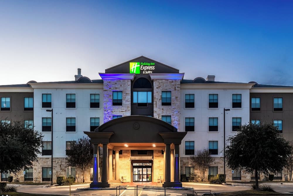 Holiday Inn Express & Suites Del Rio by IHG 1