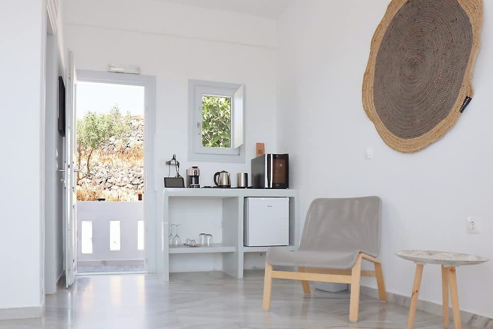 Phaos Santorini Suites 1
