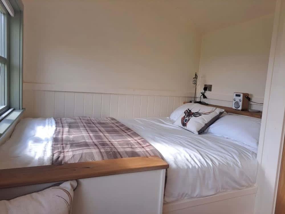 Luxury Shepherds Hut set in a Countryside Setting 2