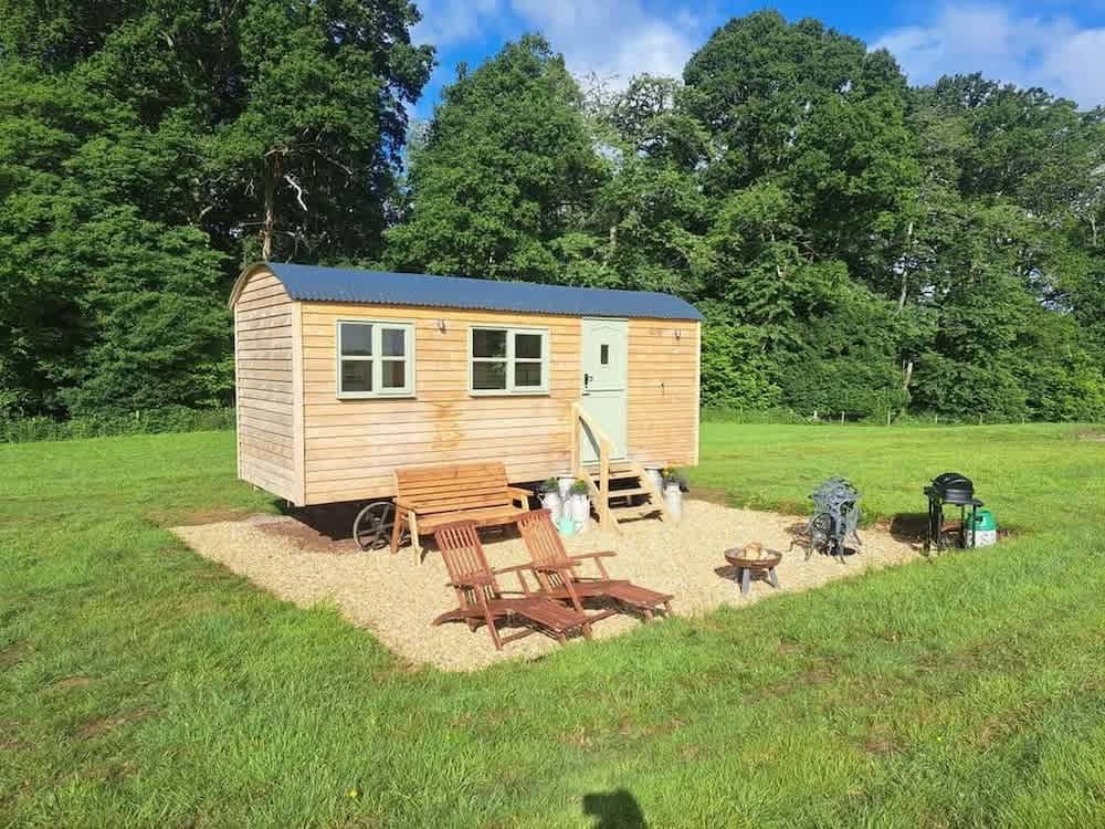 Luxury Shepherds Hut set in a Countryside Setting 1