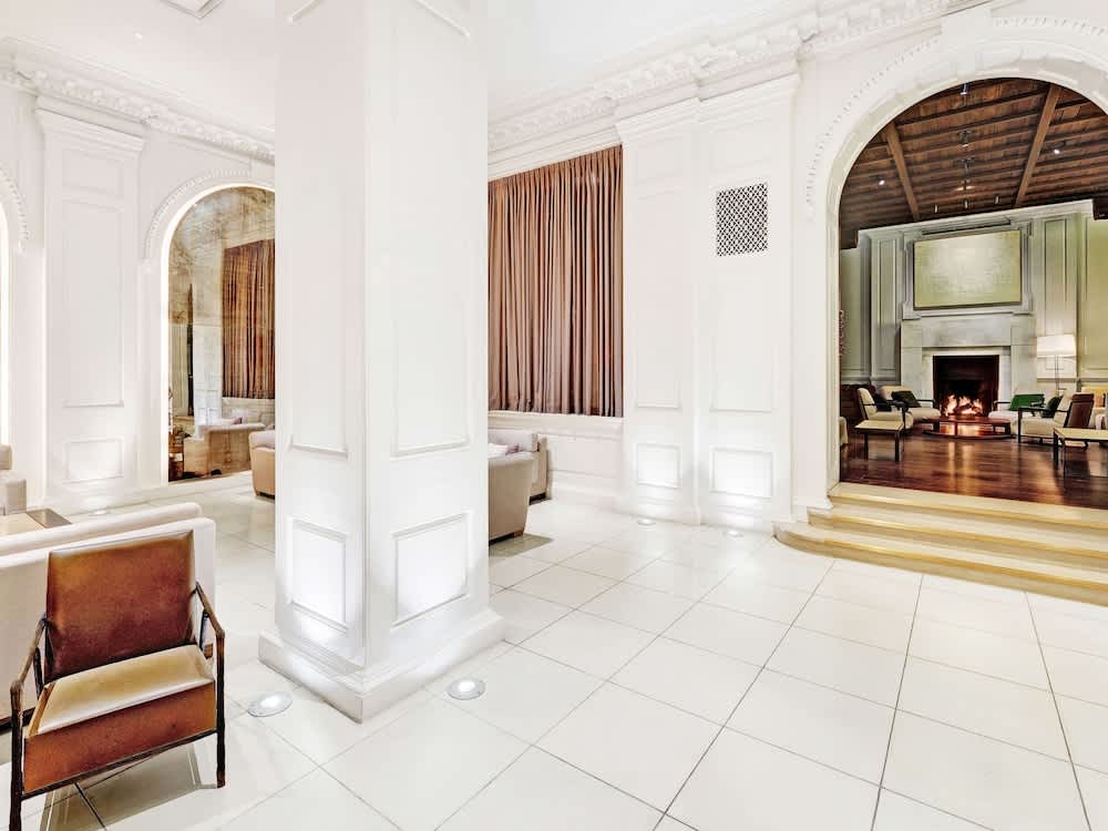 The Chicago Hotel Collection Ambassador Gold Coast 1