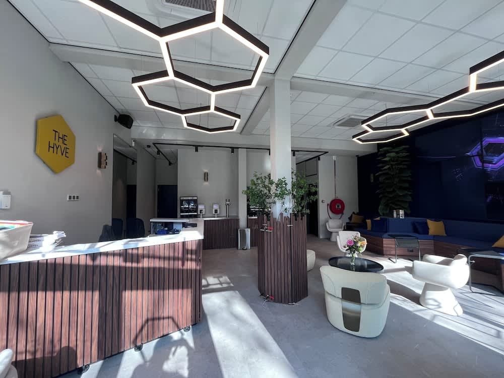The Hyve Capsule hostel Amsterdam 2