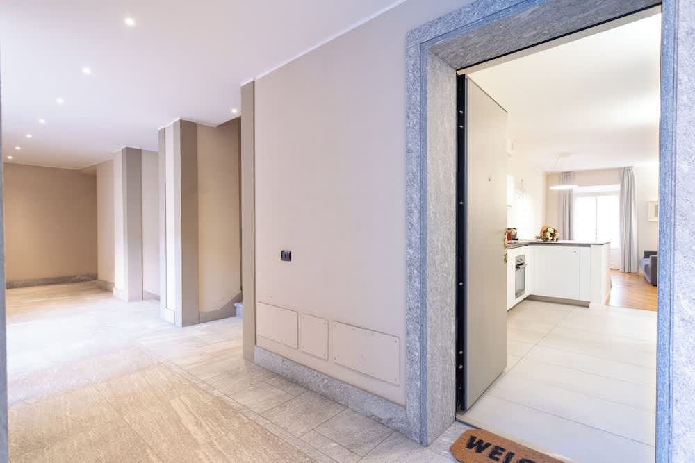 White Flat in Como City Center by Rent All Como 1