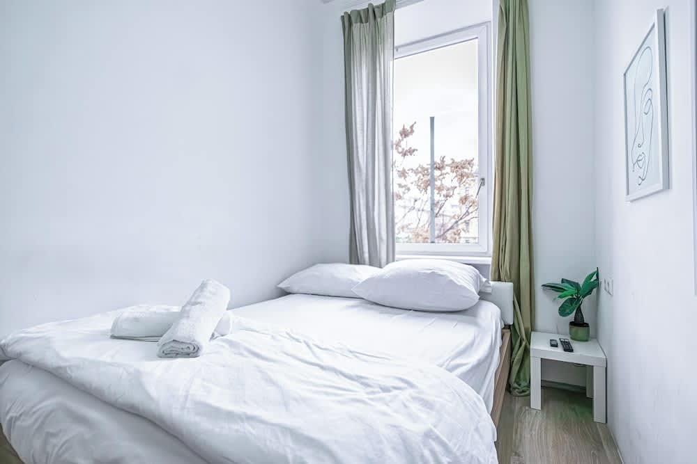 Cozy Room Shared Apt Millennium Tower 2