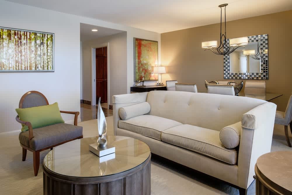 Broadway Plaza, Trademark Collection by Wyndham 1