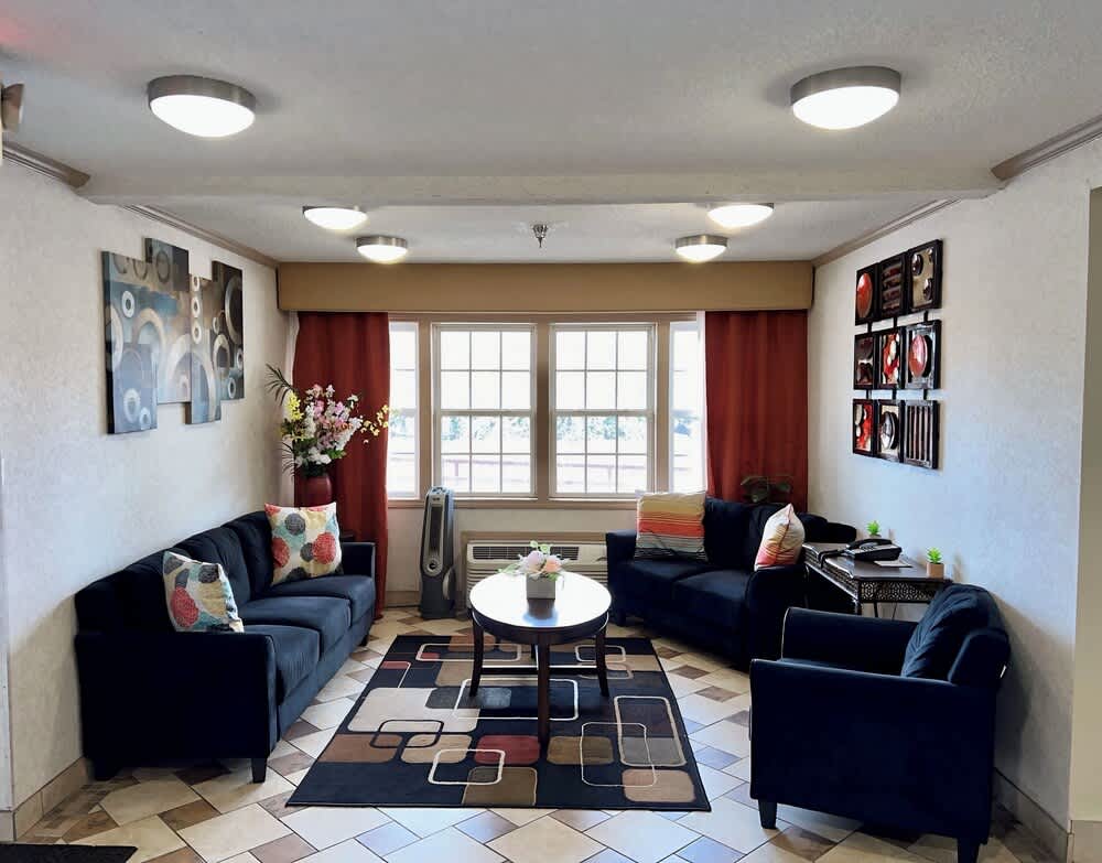 Super 8 by Wyndham Maumee Perrysburg Toledo Area 2