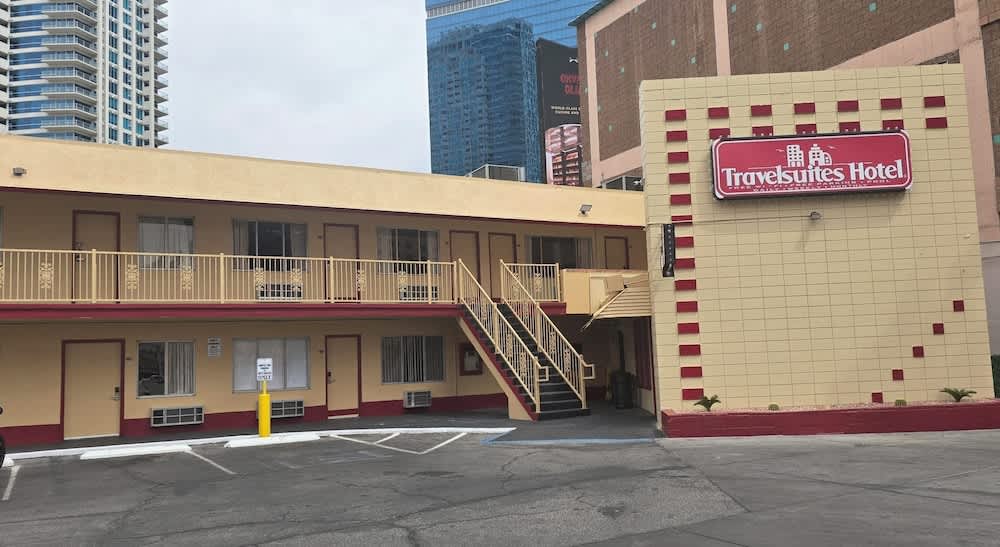 Travelsuites Hotel 1