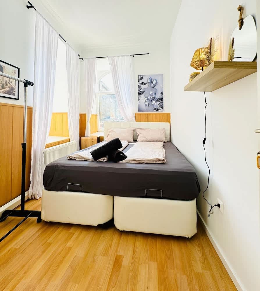 10BR Apt for Groups 8Min to Rathausplatz 1