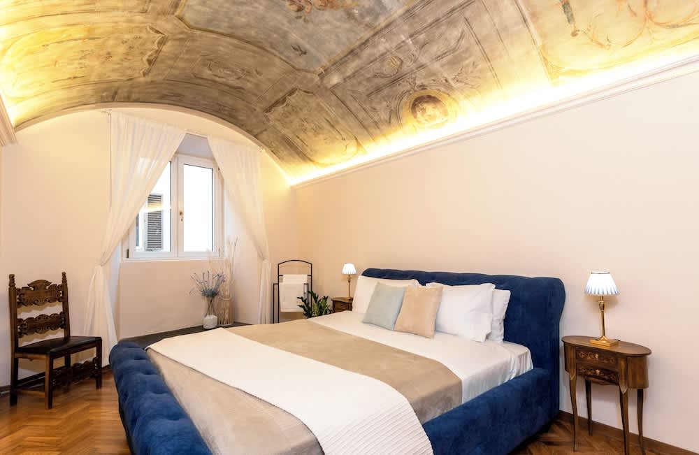 Historic Apt - Wifi - Ac - Top Location - Walk Everywhere 5