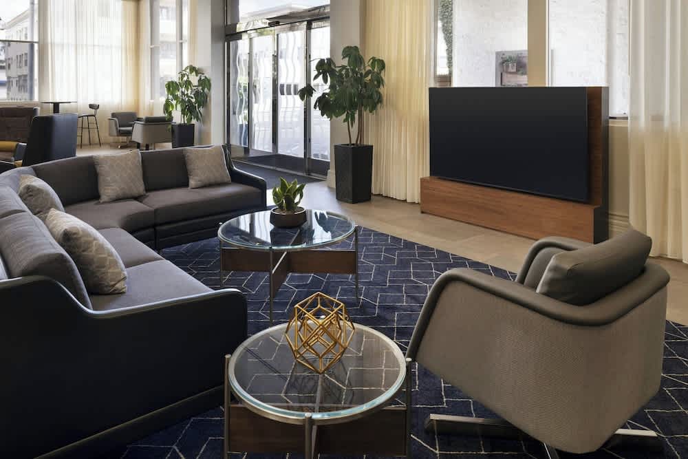 Courtyard by Marriott Long Beach Downtown 2