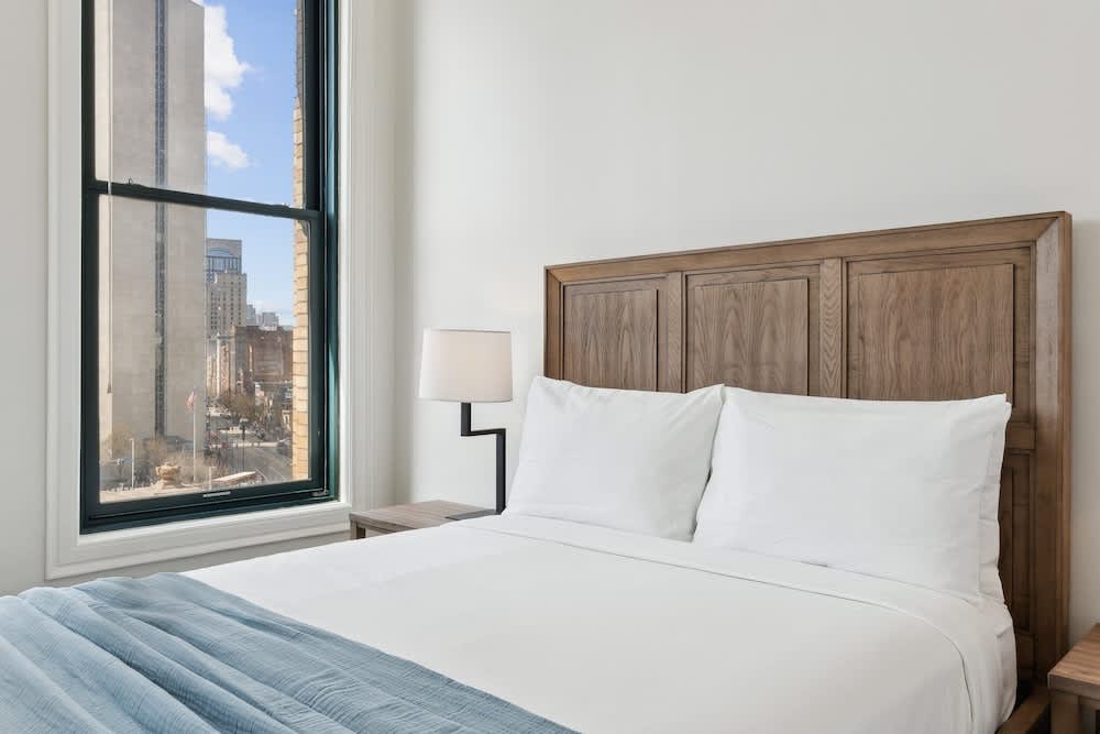 Placemakr Downtown Pittsburgh at The Pennsylvanian 2