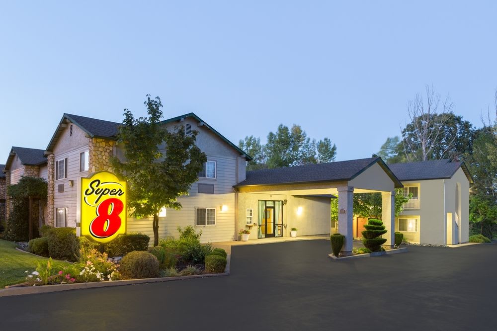SUPER 8 BY WYNDHAM WILLITS 1