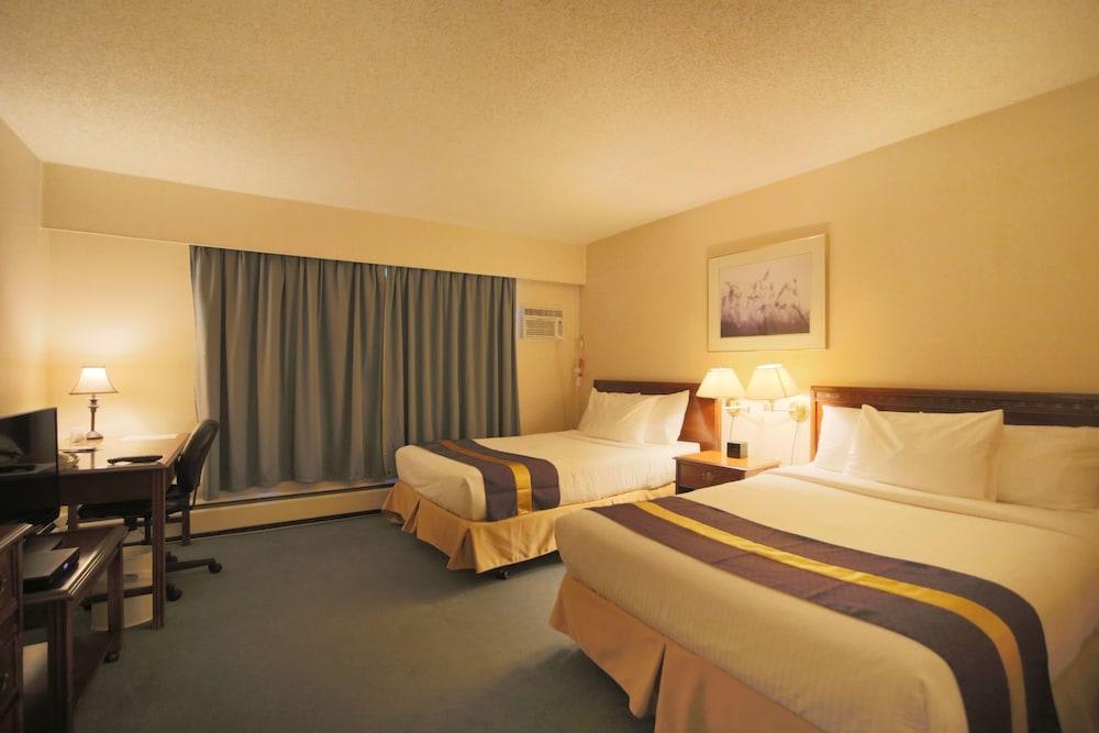 Howard Johnson Hotel by Wyndham Victoria 5