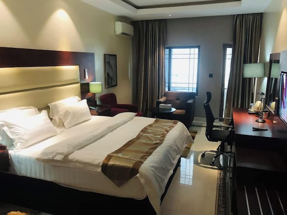 Richland Hotel 1