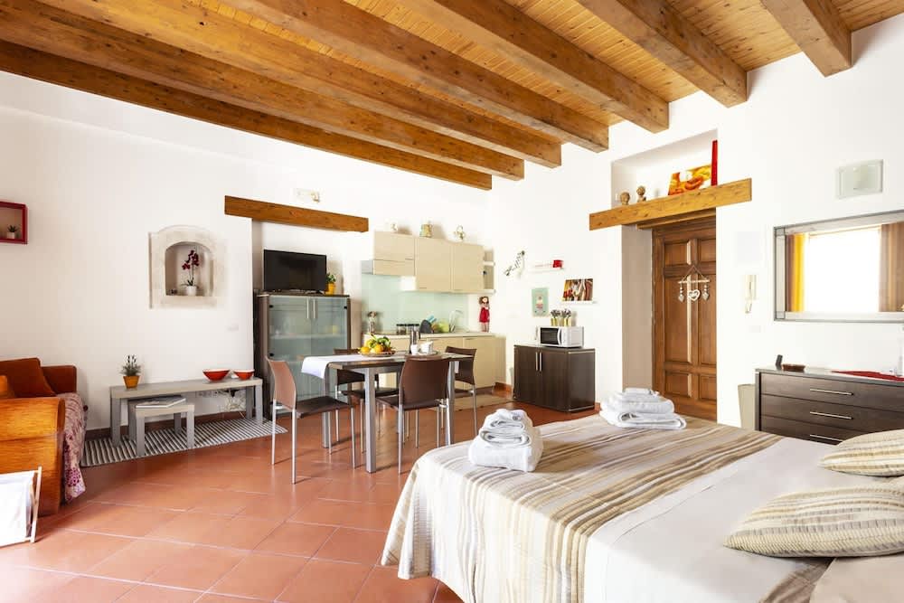 Salomone Apartment 3 by Wonderful Italy 4