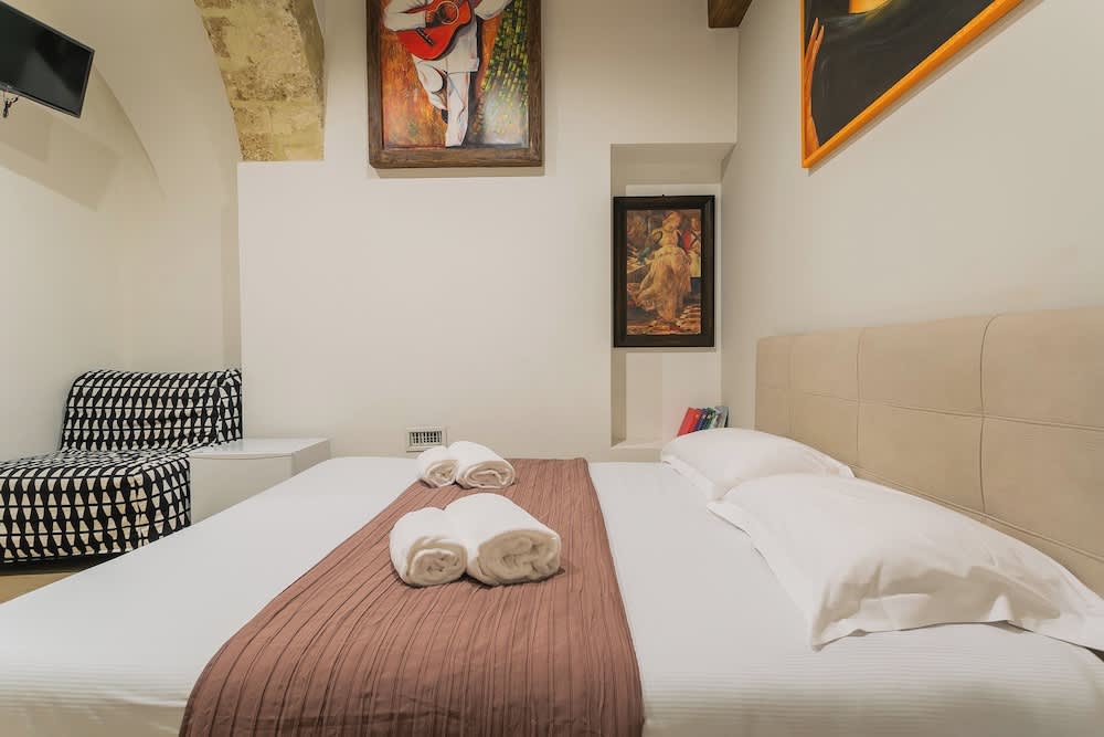 Bari Red Rooms by Wonderful Italy 4