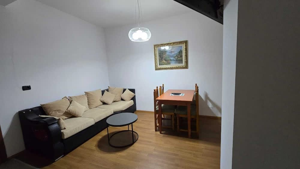 Tirent Apartment-Cozy 2-Bedroom Stay in Don Bosko 1