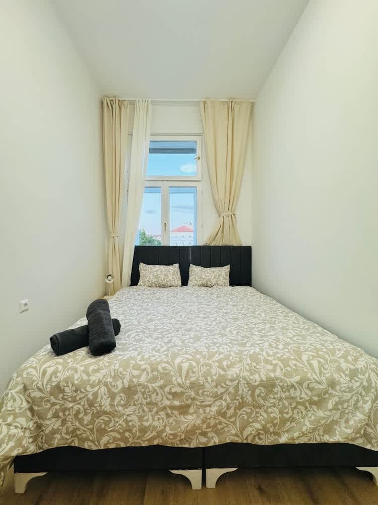 Stylish 4BR Apt Near Westbahnhof 1