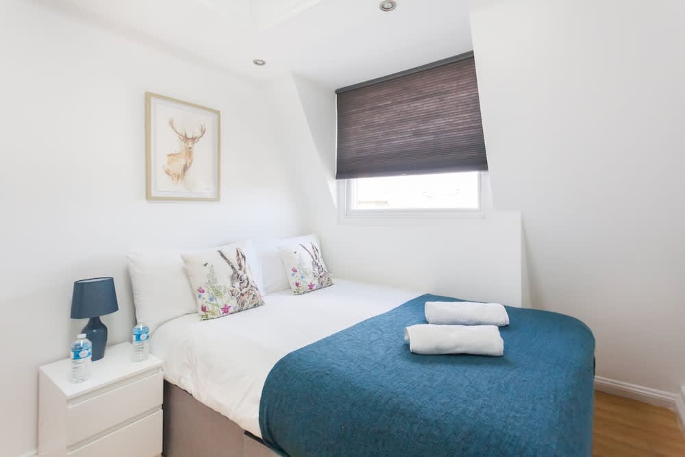 Euston Modern Apartments 1