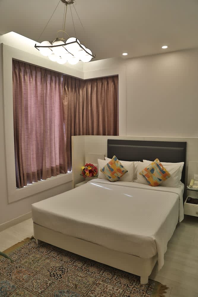 Sarovar Portico Naraina, Hotel 5