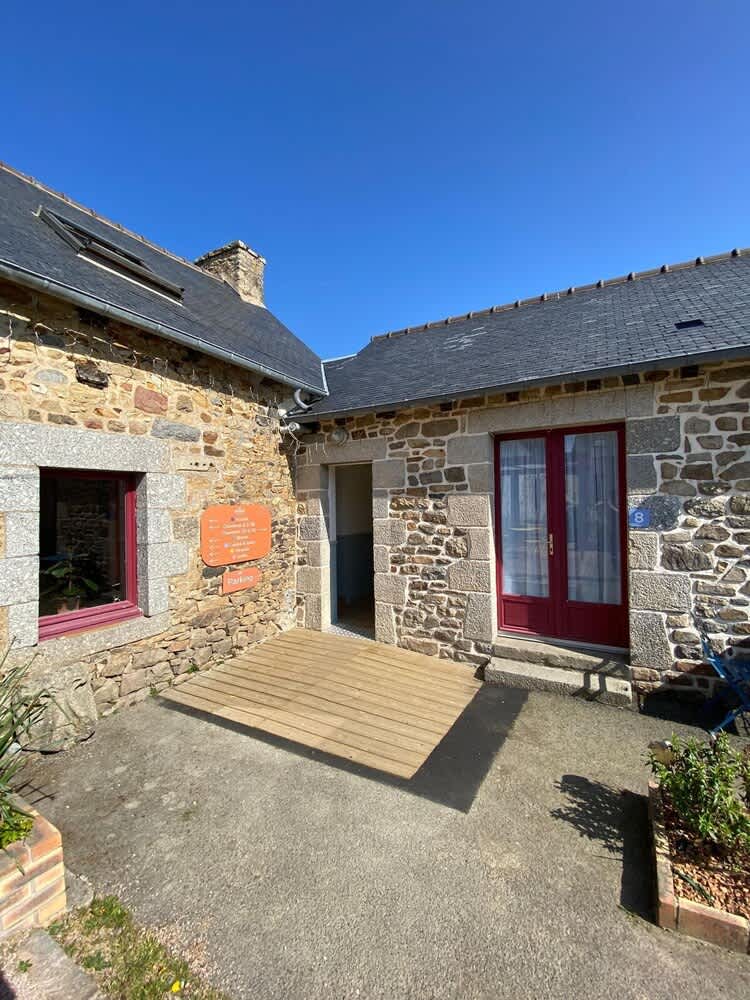 Hôtel Les Voisins Beaucemaine 4