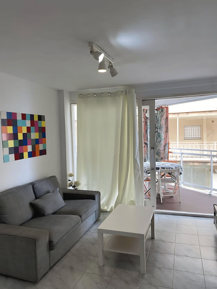 Stunning two Bedroom Apartment in Salou 1