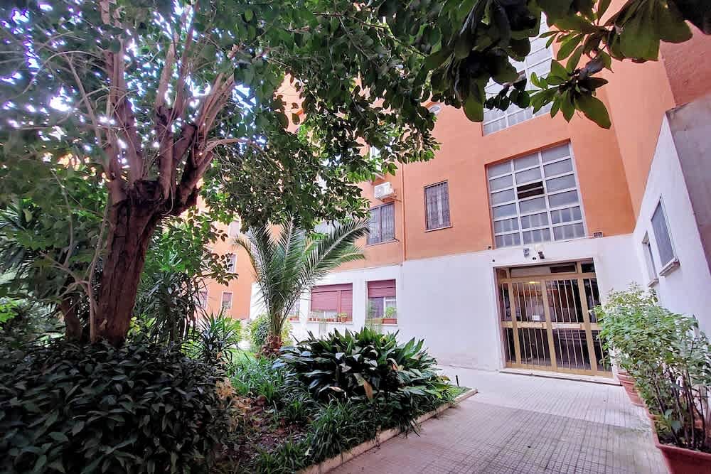 The Place Gallia - New Guesthouse San Giovanni- self check-in - modern bathrooms-near metro A 1