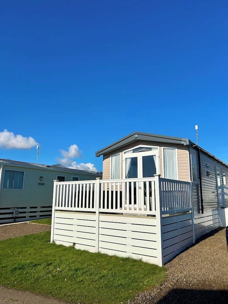2 Bed-Sleeps 6 -Patio-Parking-Pet Friendly 1