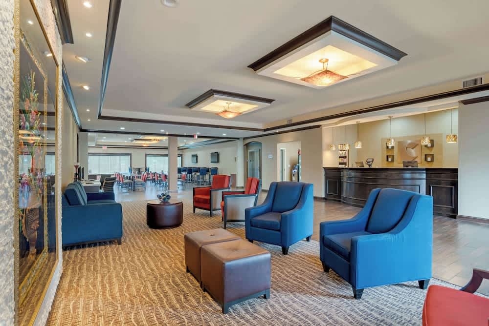 Comfort Suites Alexandria North 2