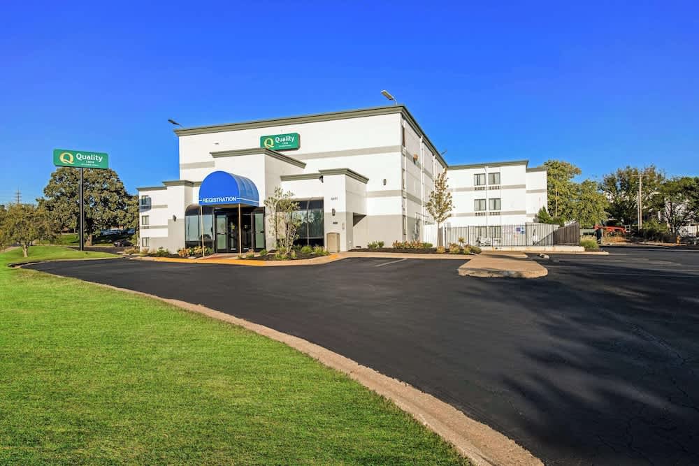 Quality Inn Merriam Kansas City 1