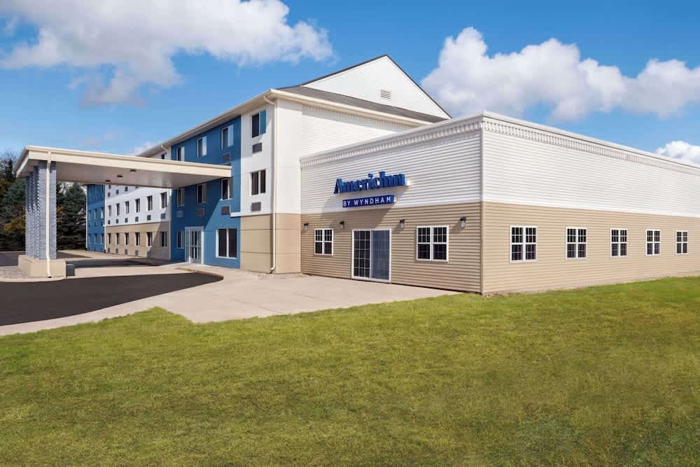 AmericInn by Wyndham Dodgeville 1