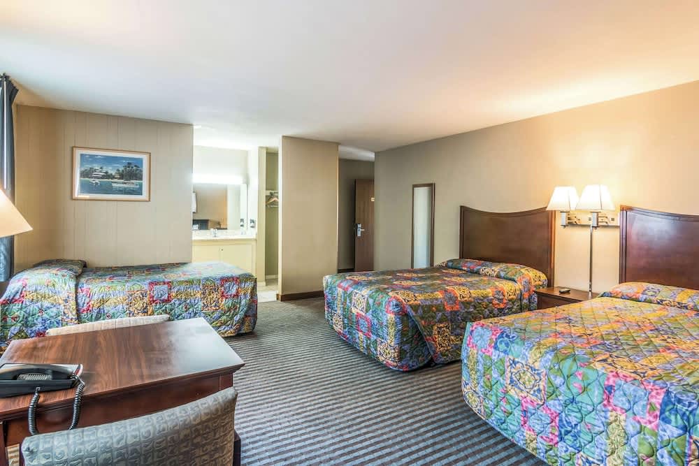 Rodeway Inn Regalodge 5