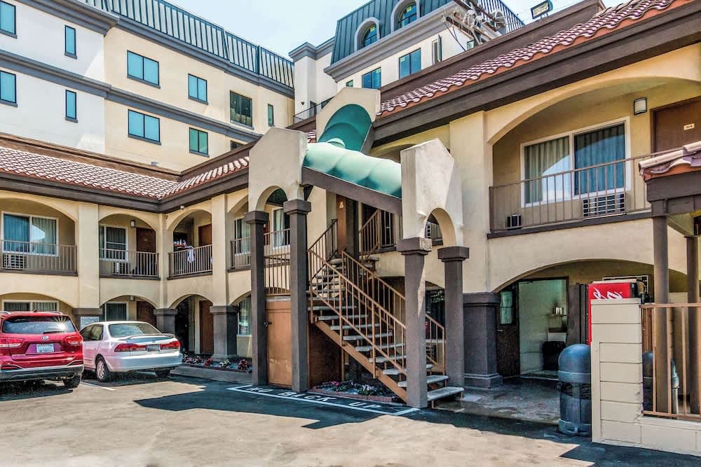 Rodeway Inn Regalodge 1