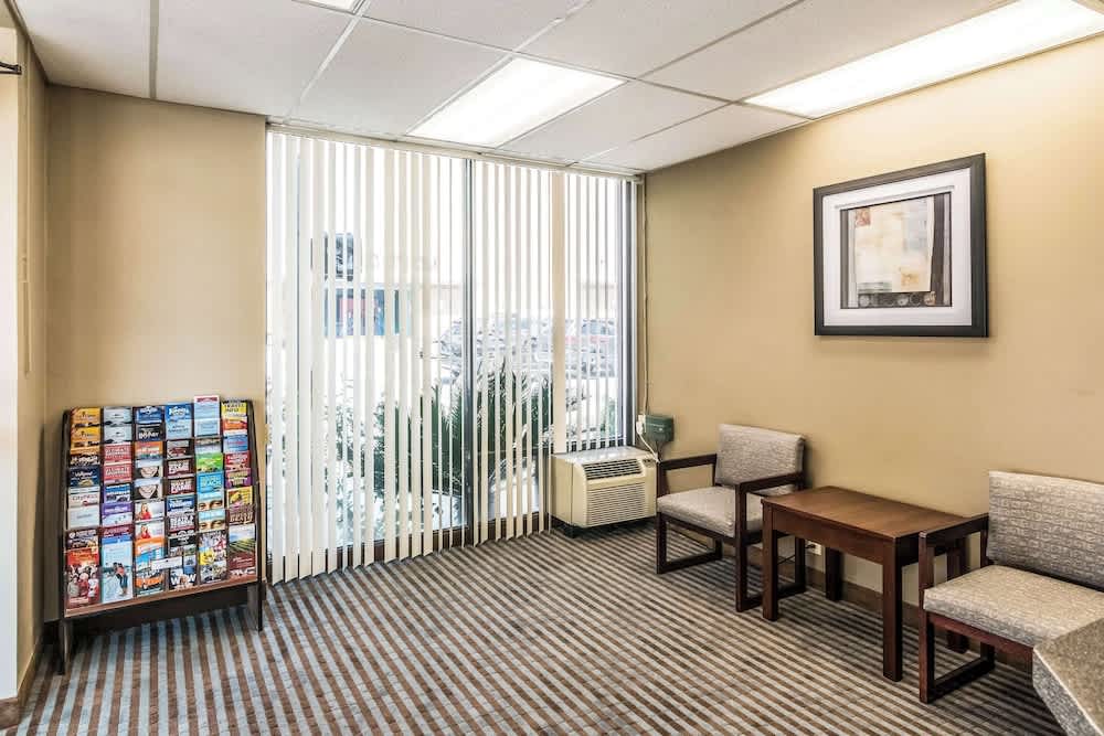 Rodeway Inn Regalodge 3